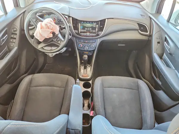 3GNCJKSB9KL261144 2019 CHEVROLET TRAX - Image 8