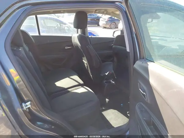 3GNCJKSB9KL262262 2019 CHEVROLET TRAX - Image 8