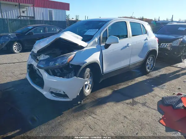 3GNCJKSB9KL262794 2019 CHEVROLET TRAX - Image 2