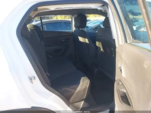 3GNCJKSB9KL262794 2019 CHEVROLET TRAX - Image 8
