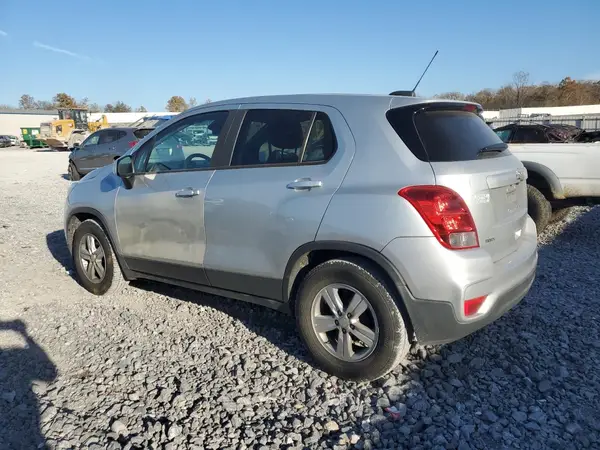 3GNCJKSB9KL267090 2019 CHEVROLET TRAX - Image 2