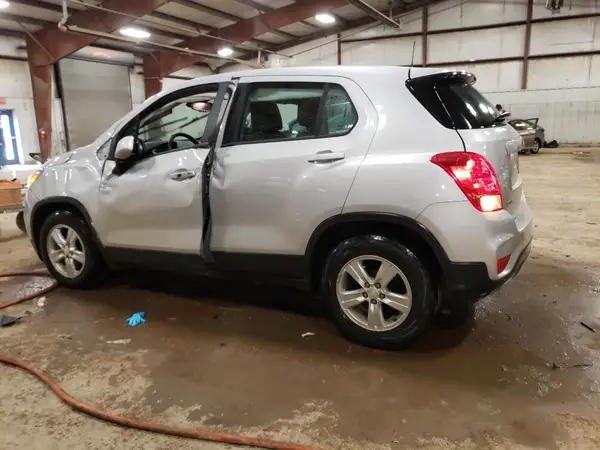 3GNCJKSB9KL276338 2019 CHEVROLET TRAX - Image 2