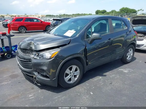 3GNCJKSB9KL282415 2019 CHEVROLET TRAX - Image 2