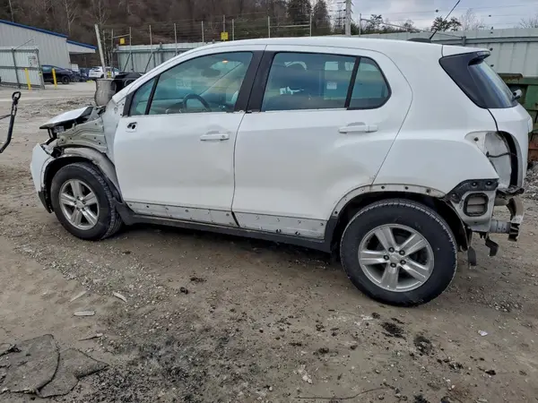 3GNCJKSB9KL285525 2019 CHEVROLET TRAX - Image 2