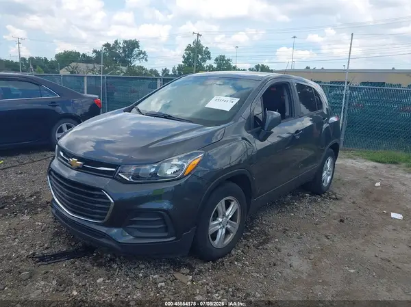 3GNCJKSB9KL296251 2019 CHEVROLET TRAX - Image 2