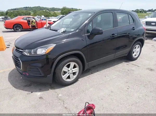 3GNCJKSB9KL310259 2019 CHEVROLET TRAX - Image 2