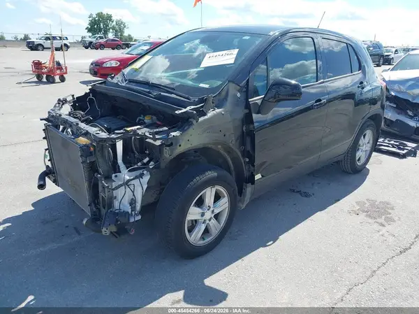 3GNCJKSB9KL313520 2019 CHEVROLET TRAX - Image 2