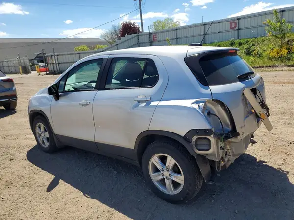 3GNCJKSB9KL318555 2019 CHEVROLET TRAX - Image 2