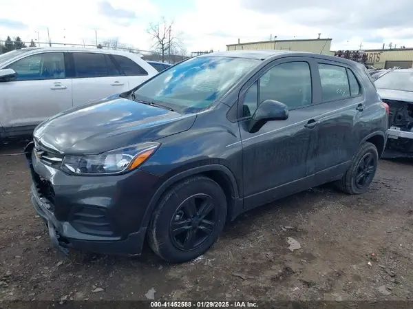 3GNCJKSB9KL321312 2019 CHEVROLET TRAX - Image 2