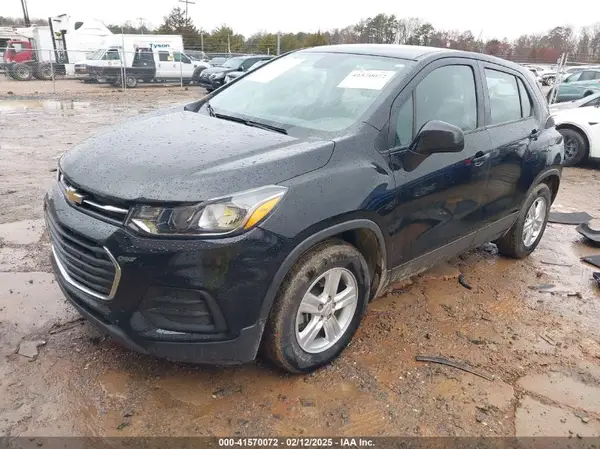 3GNCJKSB9KL334383 2019 CHEVROLET TRAX - Image 2