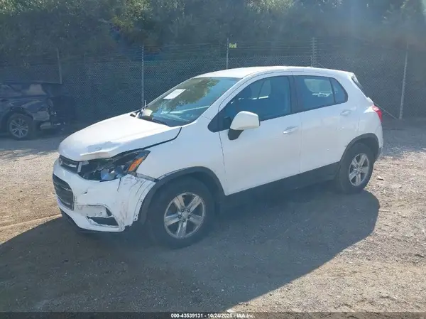 3GNCJKSB9KL349952 2019 CHEVROLET TRAX - Image 2