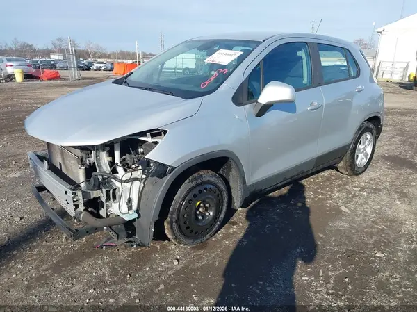 3GNCJKSB9KL351961 2019 CHEVROLET TRAX - Image 2