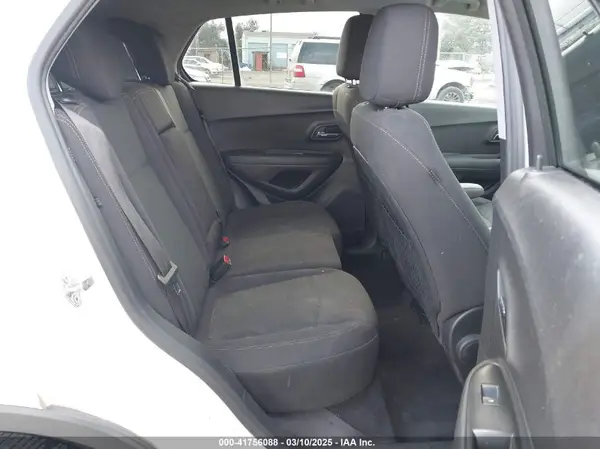 3GNCJKSB9KL357789 2019 CHEVROLET TRAX - Image 8