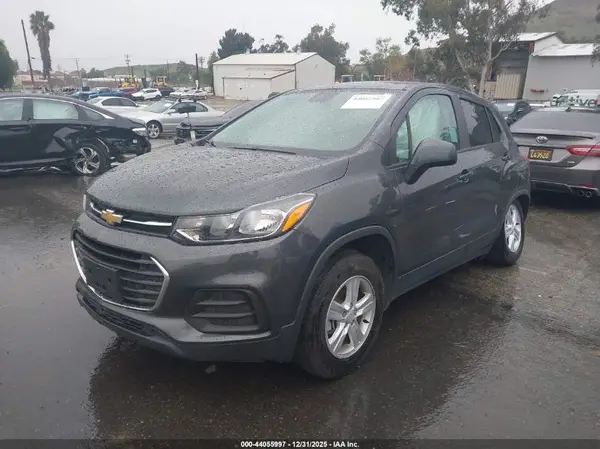 3GNCJKSB9KL359543 2019 CHEVROLET TRAX - Image 2