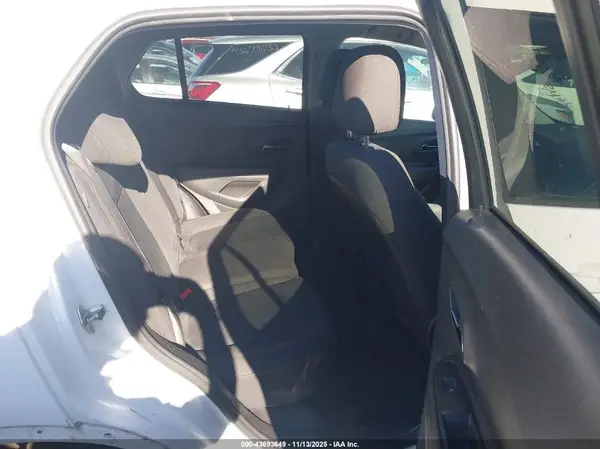 3GNCJKSB9KL370347 2019 CHEVROLET TRAX - Image 8