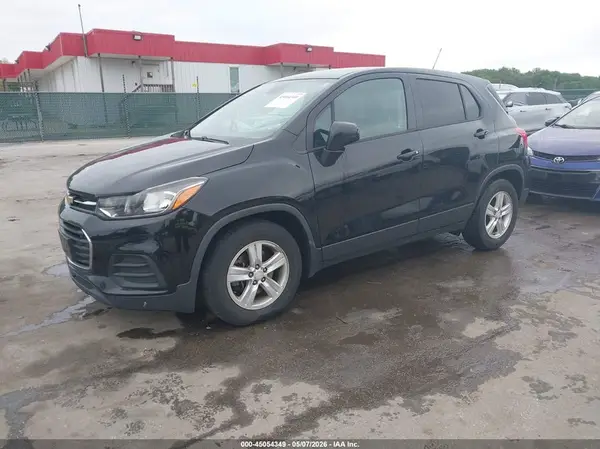 3GNCJKSB9KL383759 2019 CHEVROLET TRAX - Image 2