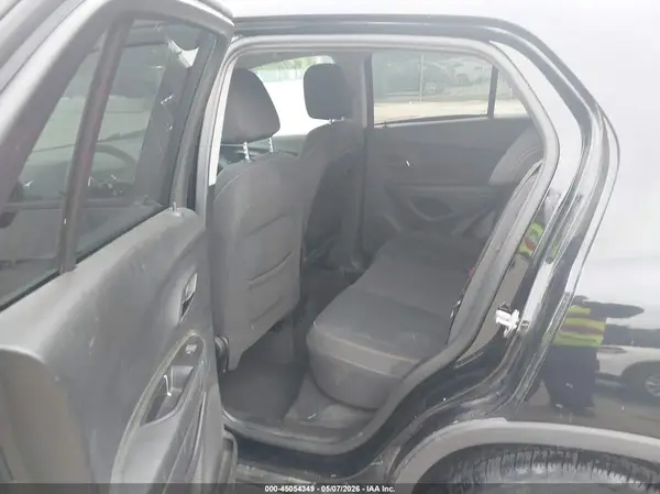 3GNCJKSB9KL383759 2019 CHEVROLET TRAX - Image 8