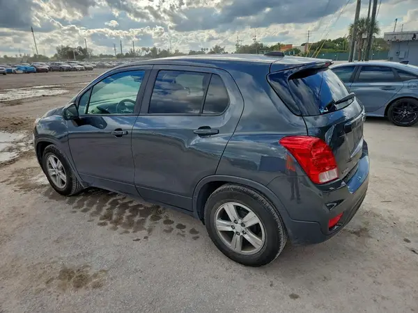 3GNCJKSB9KL385222 2019 CHEVROLET TRAX - Image 2