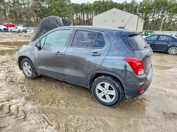 3GNCJKSB9KL403640 2019 CHEVROLET TRAX - Image 2