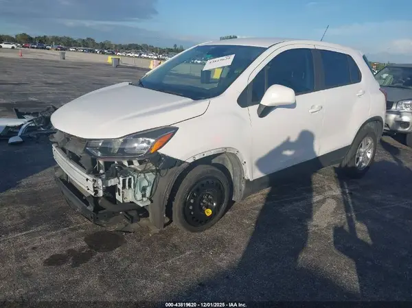 3GNCJKSB9KL404710 2019 CHEVROLET TRAX - Image 2