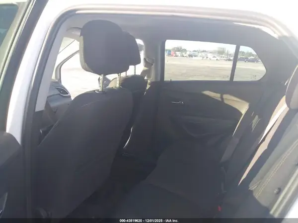 3GNCJKSB9KL404710 2019 CHEVROLET TRAX - Image 8