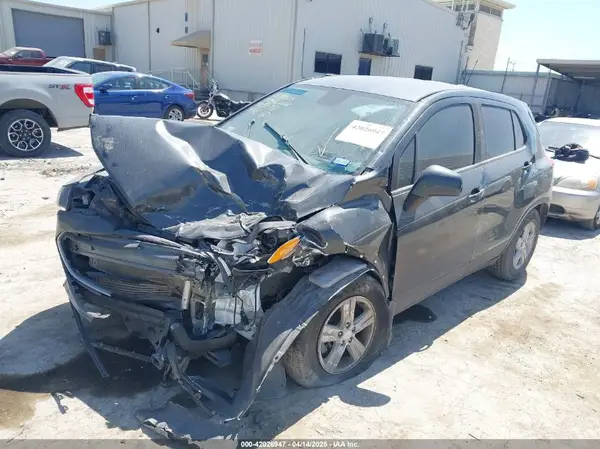 3GNCJKSB9KL405078 2019 CHEVROLET TRAX - Image 2