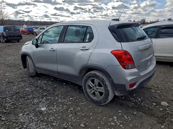 3GNCJKSB9KL405310 2019 CHEVROLET TRAX - Image 2
