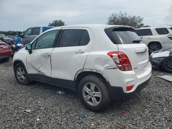 3GNCJKSB9LL132743 2020 CHEVROLET TRAX - Image 2