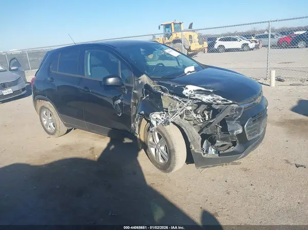 3GNCJKSB9LL139885 2020 CHEVROLET TRAX - Image 1