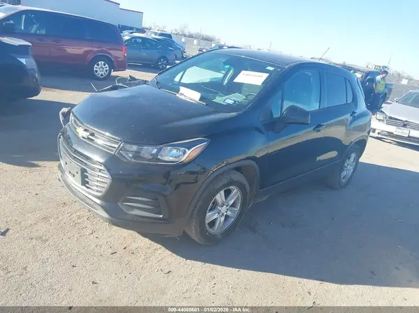 3GNCJKSB9LL139885 2020 CHEVROLET TRAX - Image 2