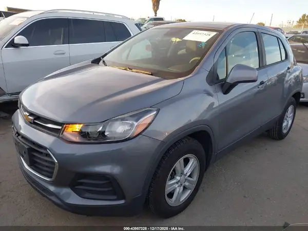 3GNCJKSB9LL144228 2020 CHEVROLET TRAX - Image 2