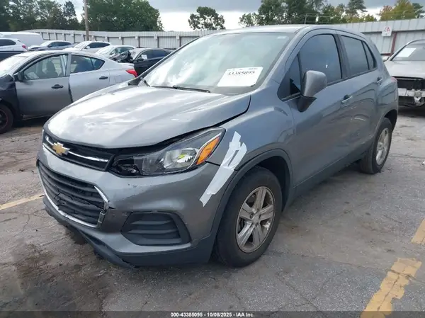 3GNCJKSB9LL151003 2020 CHEVROLET TRAX - Image 2