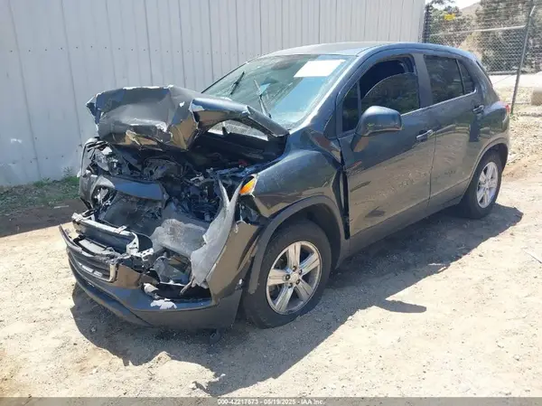 3GNCJKSB9LL151471 2020 CHEVROLET TRAX - Image 2