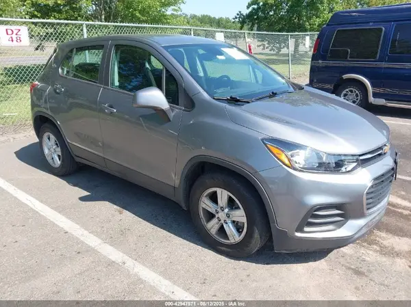 3GNCJKSB9LL156735 2020 CHEVROLET TRAX - Image 1
