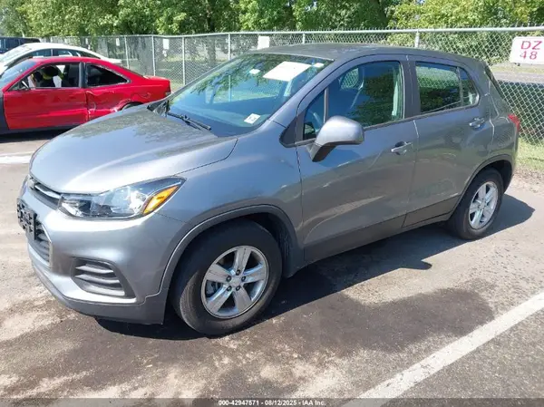 3GNCJKSB9LL156735 2020 CHEVROLET TRAX - Image 2