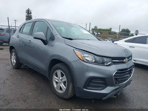 3GNCJKSB9LL159716 2020 CHEVROLET TRAX - Image 1