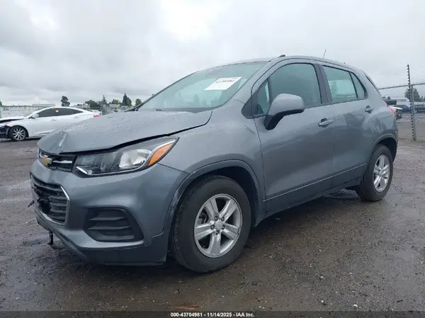 3GNCJKSB9LL159716 2020 CHEVROLET TRAX - Image 2