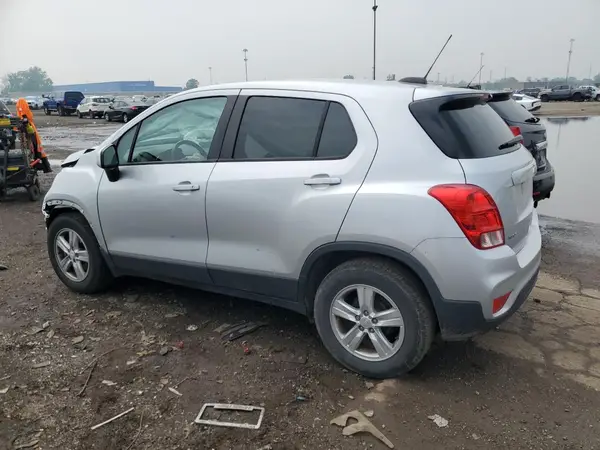 3GNCJKSB9LL165242 2020 CHEVROLET TRAX - Image 2