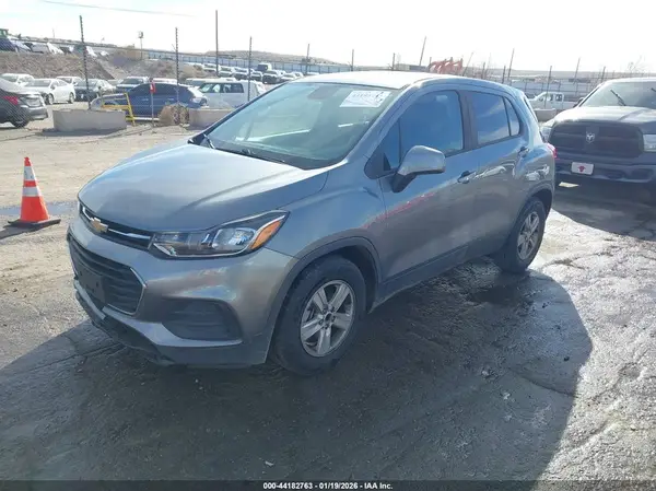 3GNCJKSB9LL192604 2020 CHEVROLET TRAX - Image 2