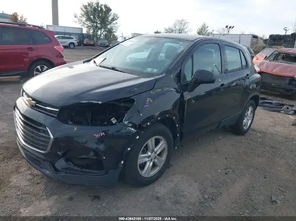 3GNCJKSB9LL196457 2020 CHEVROLET TRAX - Image 2