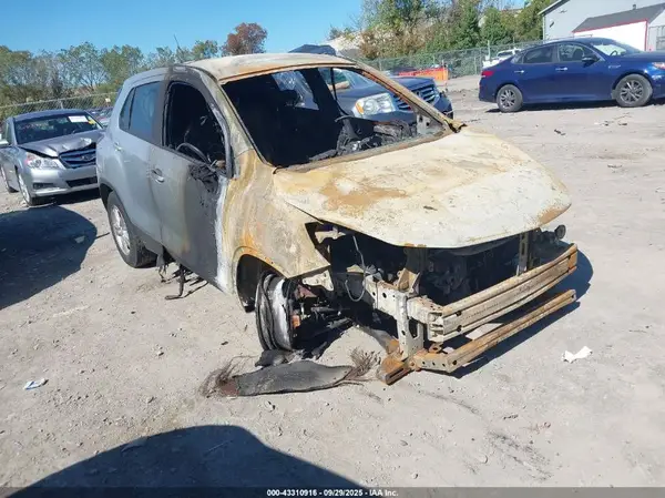 3GNCJKSB9LL198581 2020 CHEVROLET TRAX - Image 1