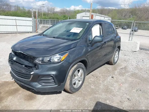 3GNCJKSB9LL217436 2020 CHEVROLET TRAX - Image 2