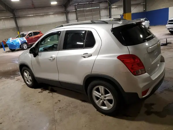 3GNCJKSB9LL218067 2020 CHEVROLET TRAX - Image 2