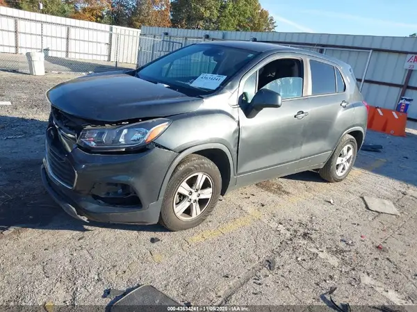 3GNCJKSB9LL272839 2020 CHEVROLET TRAX - Image 2