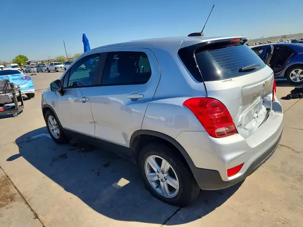 3GNCJKSB9LL306231 2020 CHEVROLET TRAX - Image 2