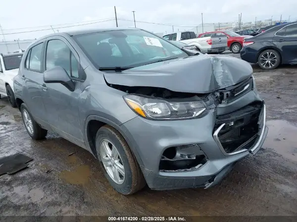 3GNCJKSB9LL307556 2020 CHEVROLET TRAX - Image 1