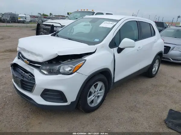 3GNCJKSB9LL308271 2020 CHEVROLET TRAX - Image 2