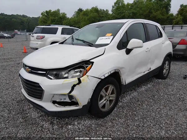 3GNCJKSB9LL318508 2020 CHEVROLET TRAX - Image 2