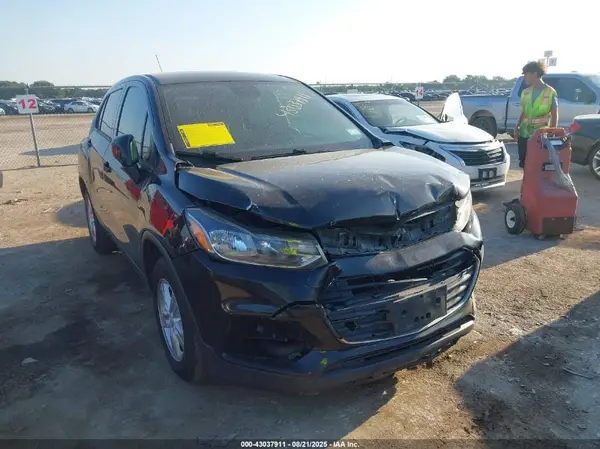3GNCJKSB9LL318573 2020 CHEVROLET TRAX - Image 1