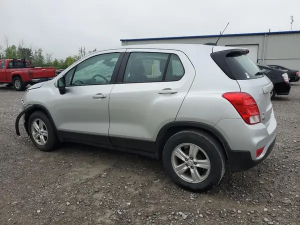 3GNCJKSB9LL326754 2020 CHEVROLET TRAX - Image 2
